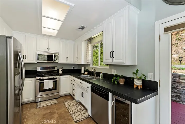 22358 Glenwood Drive, Crestline, California 92325