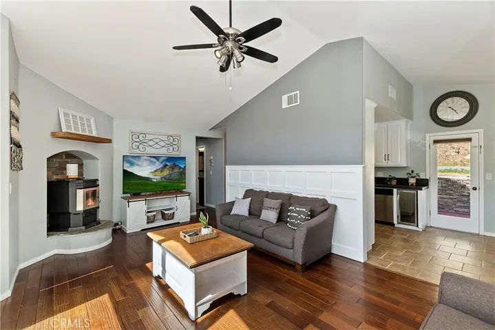 22358 Glenwood Drive, Crestline, California 92325