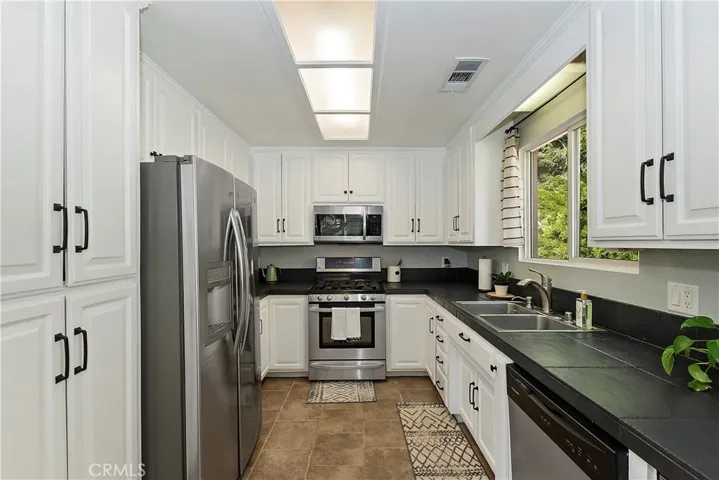 22358 Glenwood Drive, Crestline, California 92325