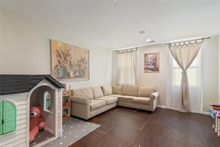 Bonus Room/ Theater Room with surround sound