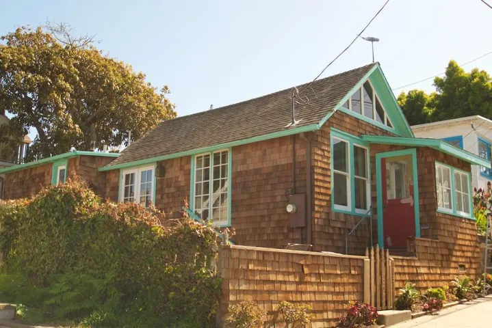 313 14th Street, Pacific Grove, California 93950