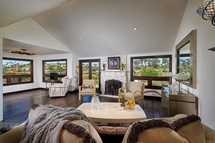 350 Punta Baja, Solana Beach, California 92075