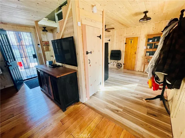 69 Seven Oaks Trail, Angelus Oaks, California 92305