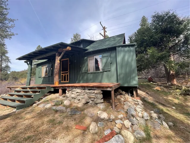 69 Seven Oaks Trail, Angelus Oaks, California 92305