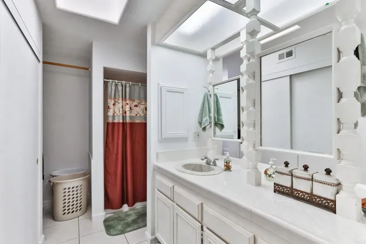 Master suite bathroom