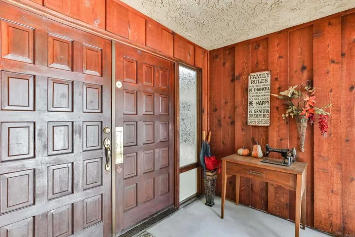Charming, covered entrance