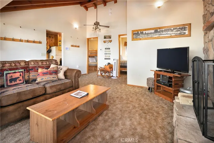 524 Sunderland Court, Lake Arrowhead, California 92352