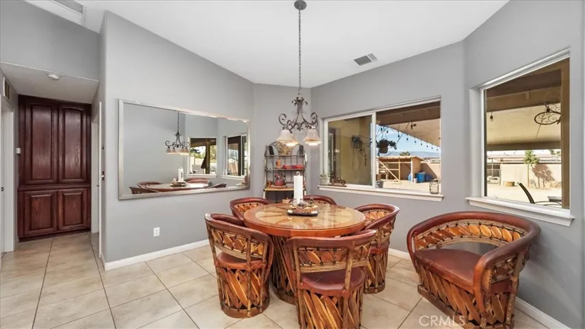 10686 Salem Avenue, Oak Hills, California 92344