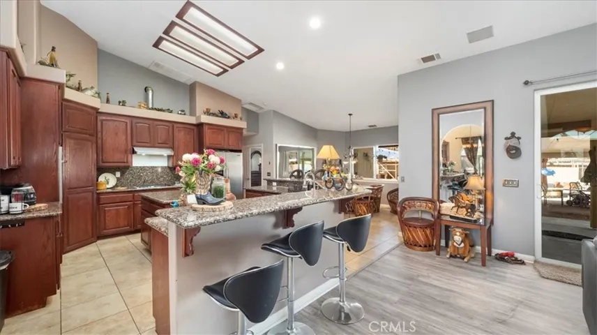 10686 Salem Avenue, Oak Hills, California 92344