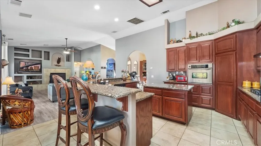 10686 Salem Avenue, Oak Hills, California 92344