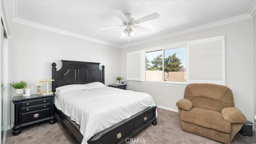 10686 Salem Avenue, Oak Hills, California 92344