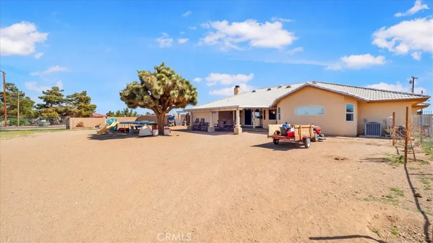 10686 Salem Avenue, Oak Hills, California 92344