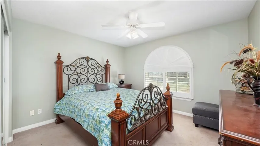 10686 Salem Avenue, Oak Hills, California 92344