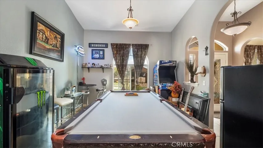 10686 Salem Avenue, Oak Hills, California 92344