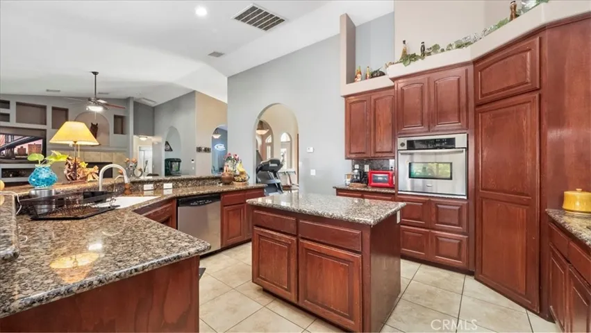 10686 Salem Avenue, Oak Hills, California 92344