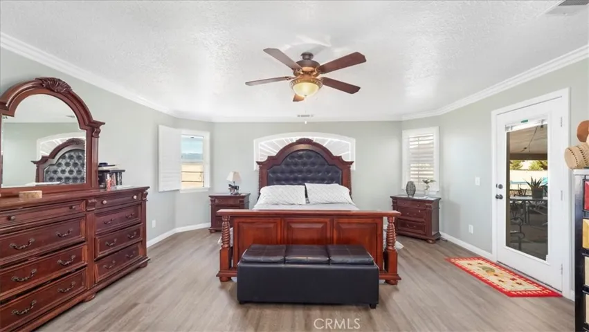10686 Salem Avenue, Oak Hills, California 92344