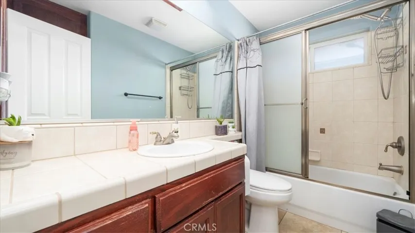 10686 Salem Avenue, Oak Hills, California 92344