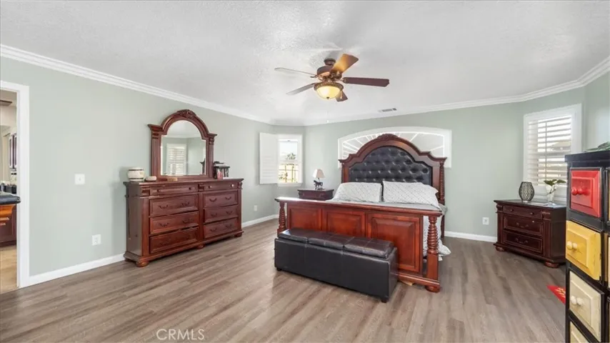 10686 Salem Avenue, Oak Hills, California 92344