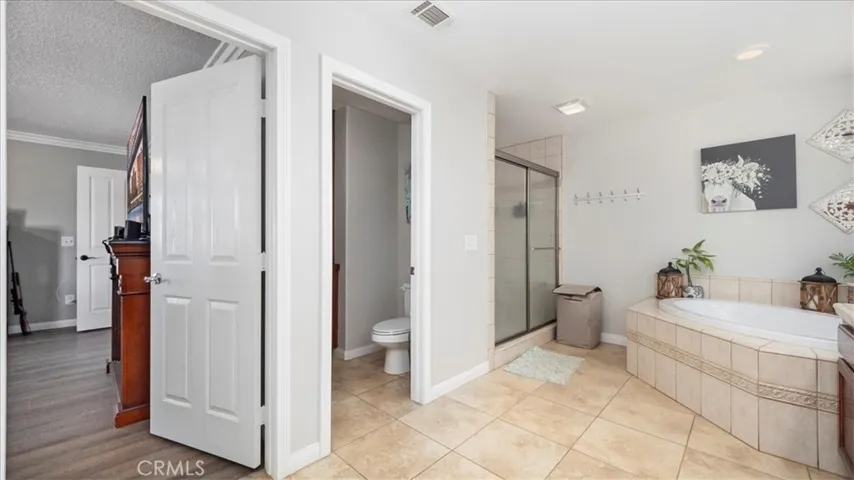 10686 Salem Avenue, Oak Hills, California 92344