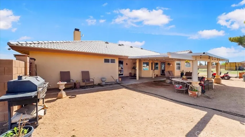 10686 Salem Avenue, Oak Hills, California 92344