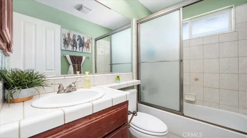 10686 Salem Avenue, Oak Hills, California 92344