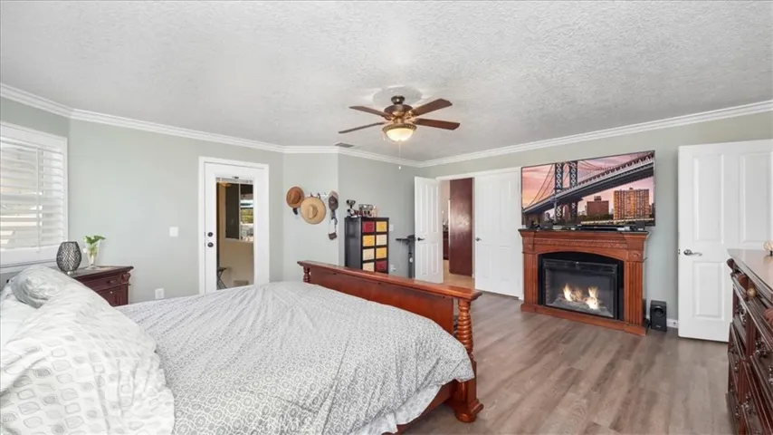 10686 Salem Avenue, Oak Hills, California 92344