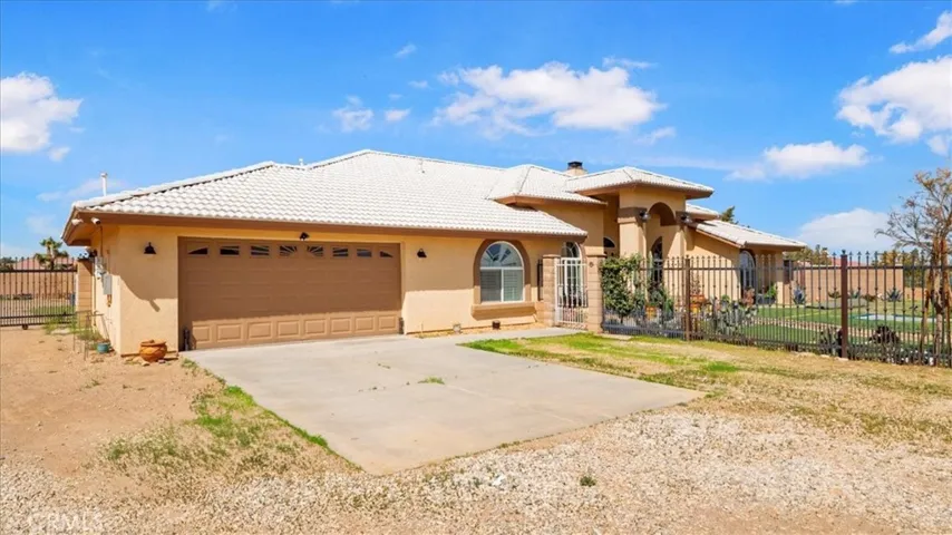 10686 Salem Avenue, Oak Hills, California 92344