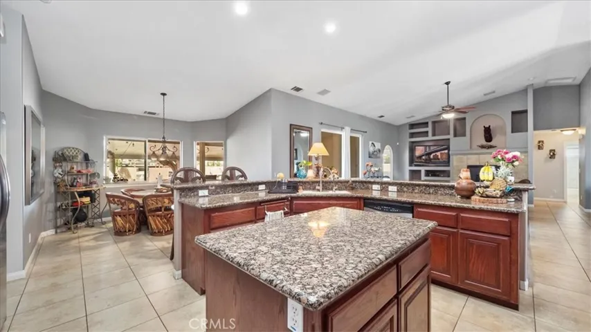 10686 Salem Avenue, Oak Hills, California 92344
