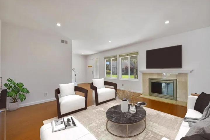 825 Peary Lane, Foster City, California 94404
