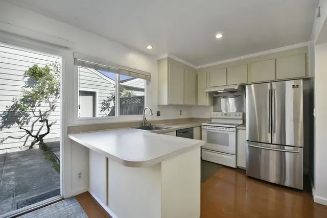 825 Peary Lane, Foster City, California 94404