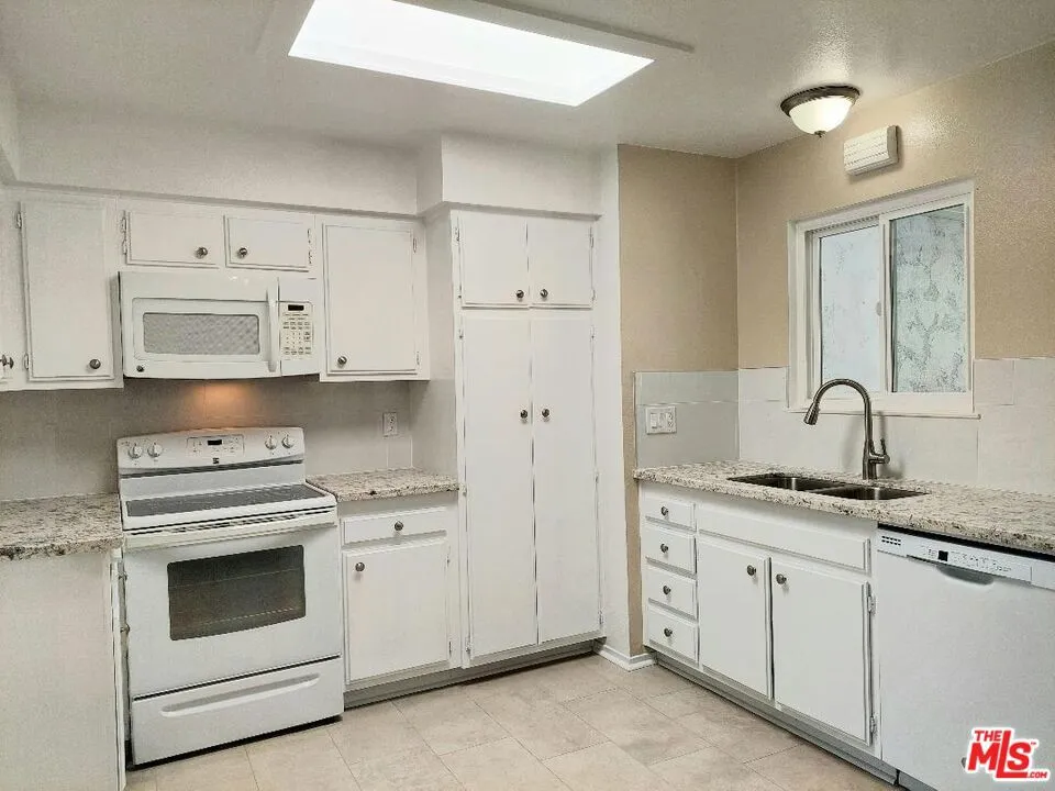 3501 Pear Blossom Avenue, Oceanside, California 92057 home-pic-8