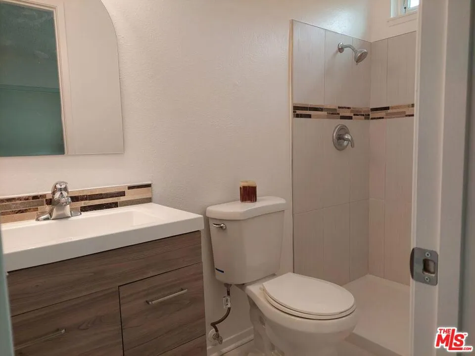 3501 Pear Blossom Avenue, Oceanside, California 92057 home-pic-5