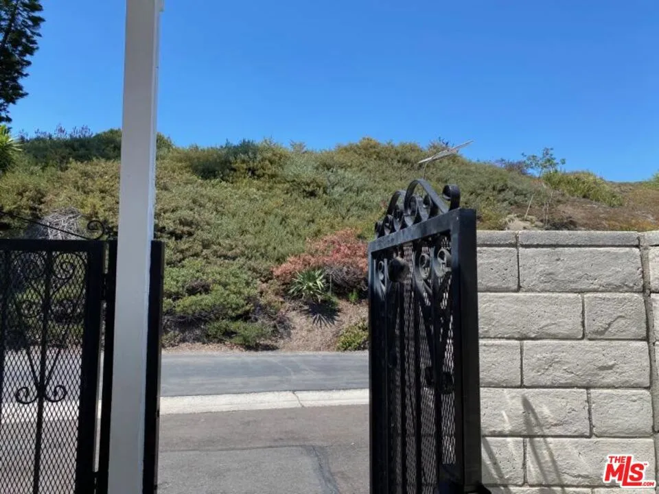 3501 Pear Blossom Avenue, Oceanside, California 92057 home-pic-4
