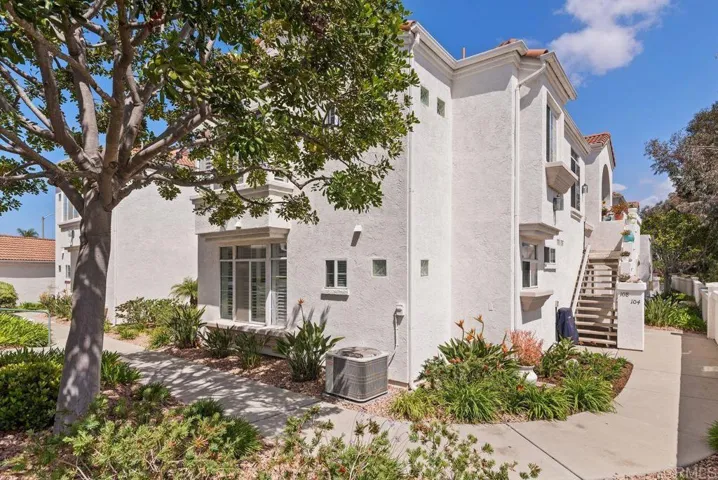 3325 Genoa Way 104, Oceanside, California 92056