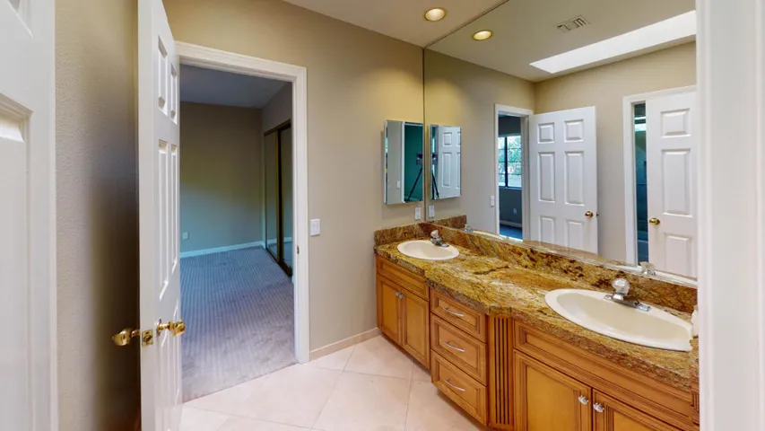 Jack & Jill bath