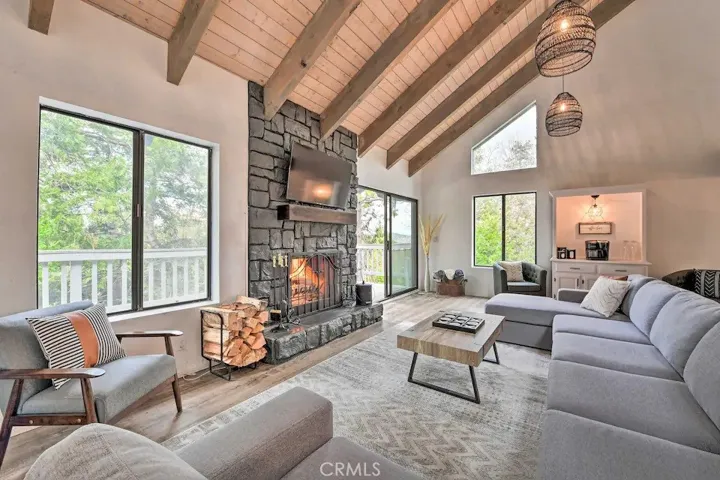 143 Cumberland Drive, Lake Arrowhead, California 92352