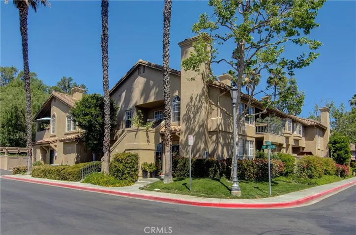 This IS the Aliso Viejo community of choice...beautiful architecture, beautiful grounds and beautiful common features...PLUS...EZ walk to the heart of town...Aliso Town Center!