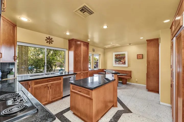 10115 Donna Avenue, Northridge, California 91324