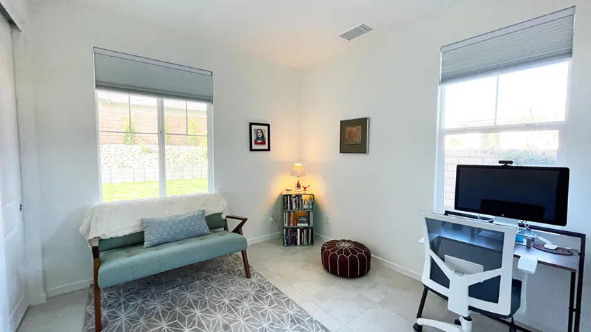 Guest bedroom 2 or perfect office