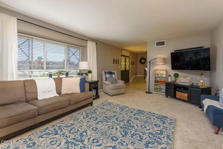 Living Room to entry