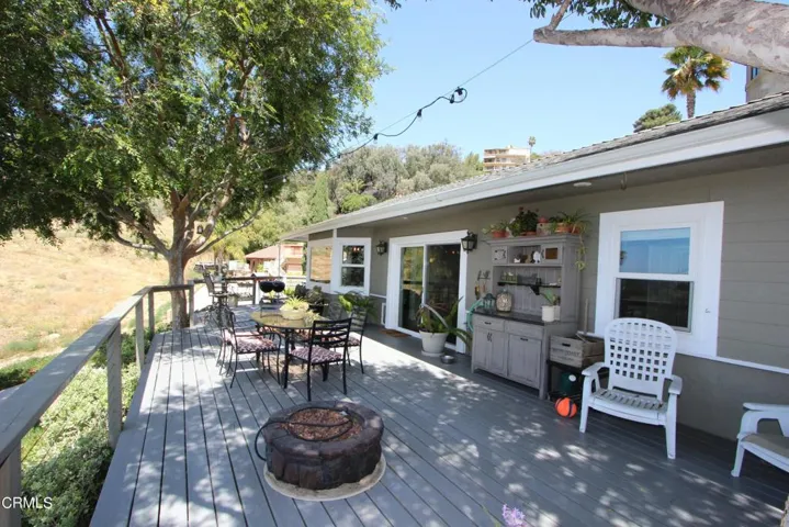 Beautiful Outdoor Dining on View Deck