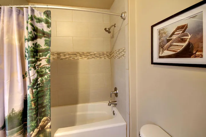 upper-bathroom-2_52017176107_o
