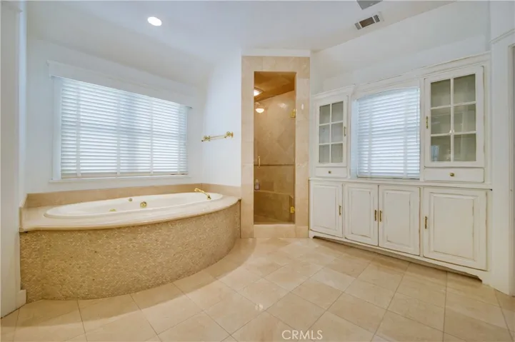 28216 N Shore Road, Lake Arrowhead, California 92352