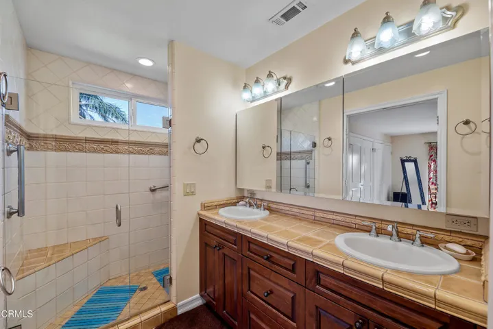 440 N Loop MLS-18