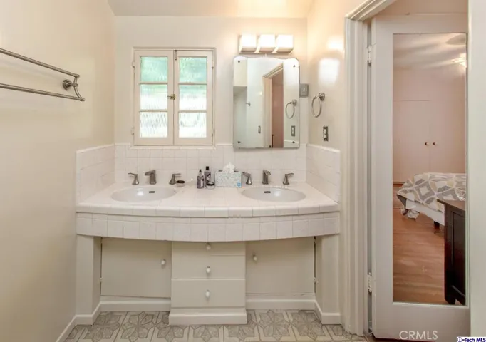 2980 Edmonton Road, Glendale, California 91206