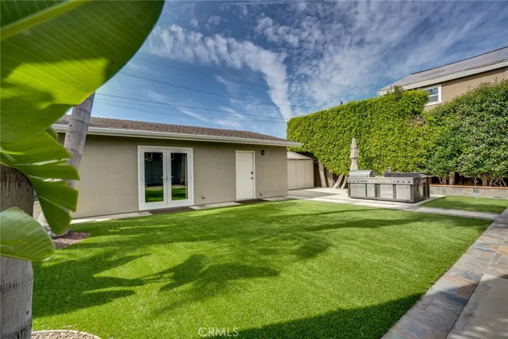 122 Adams Avenue, Huntington Beach, California 92648