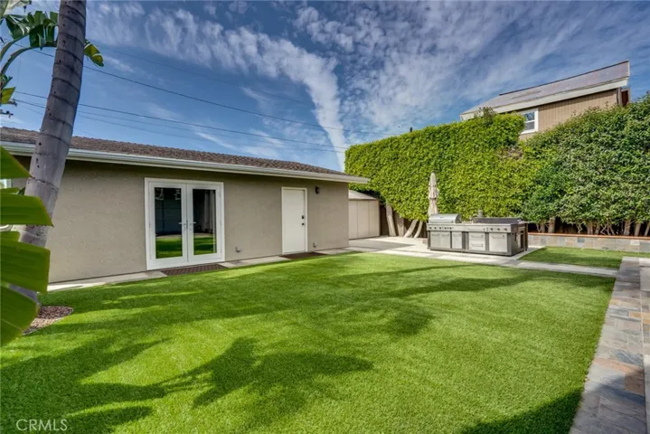 122 Adams Avenue, Huntington Beach, California 92648
