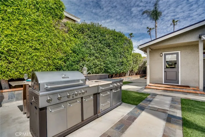 122 Adams Avenue, Huntington Beach, California 92648