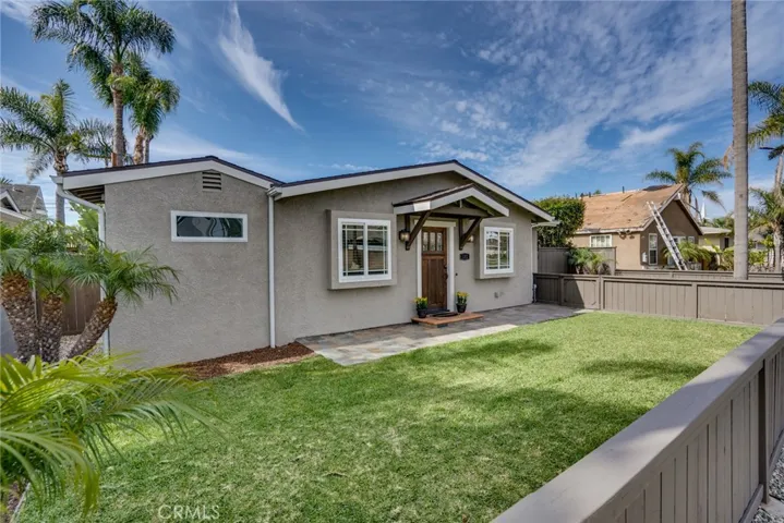 122 Adams Avenue, Huntington Beach, California 92648