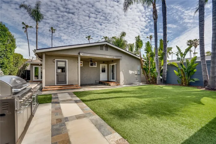 122 Adams Avenue, Huntington Beach, California 92648
